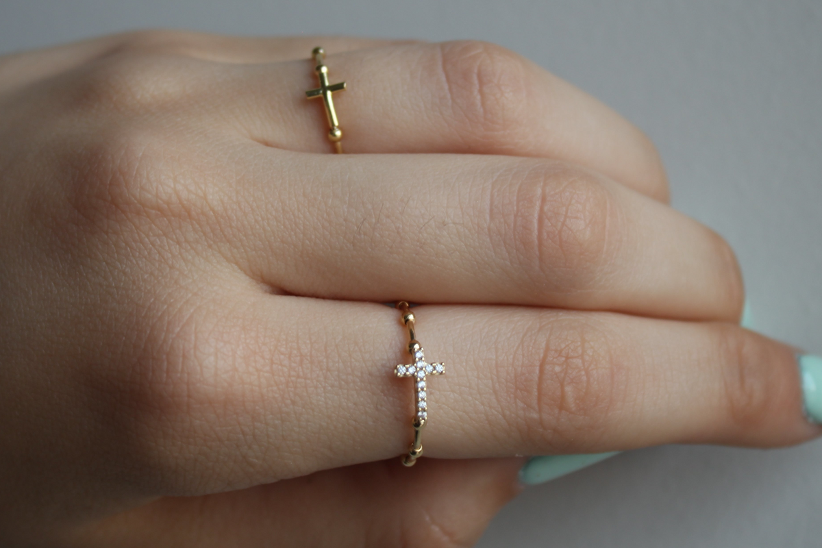 Anillo misterio Cruz con circonias