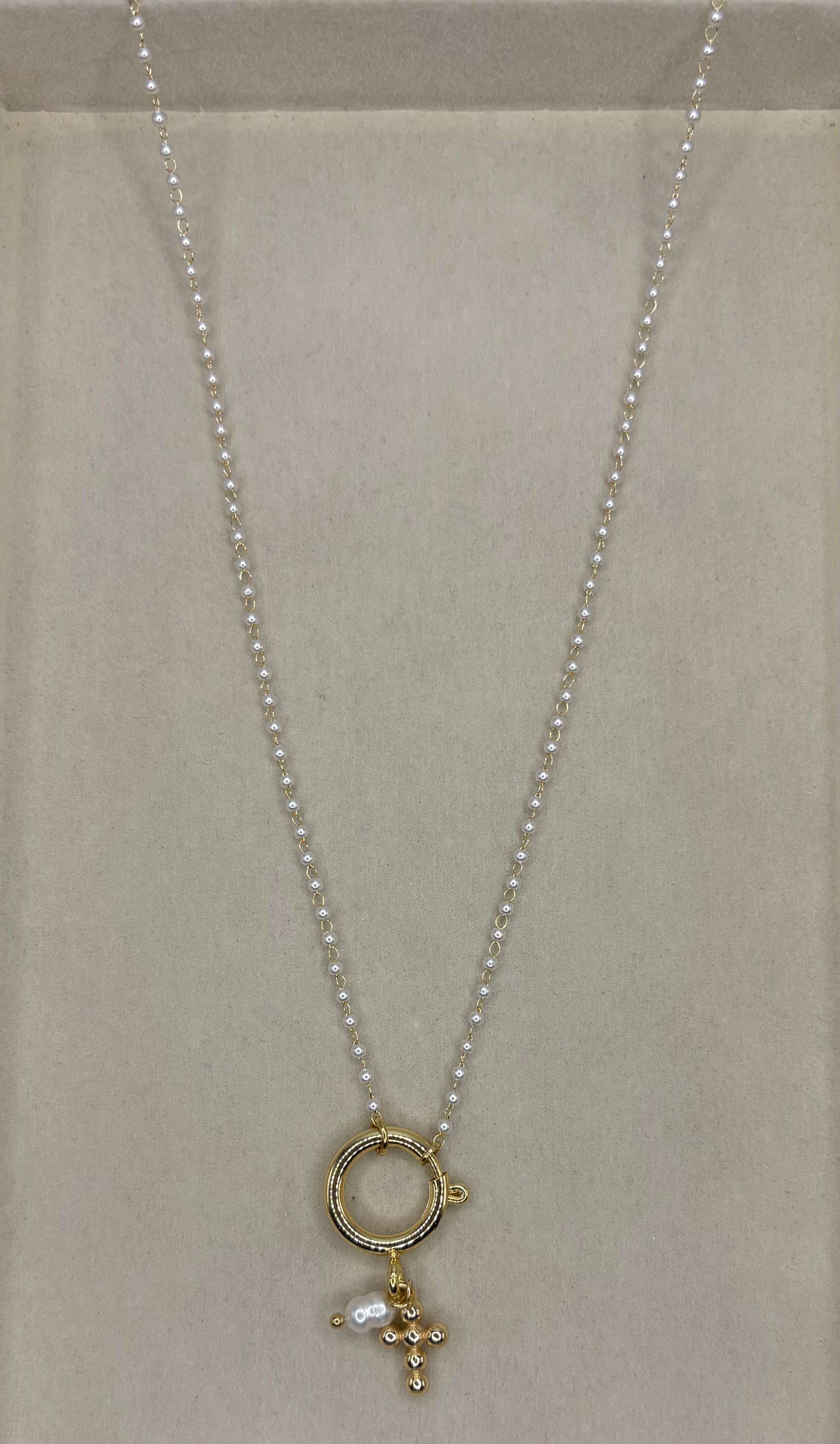 Collar con Charm de cruz