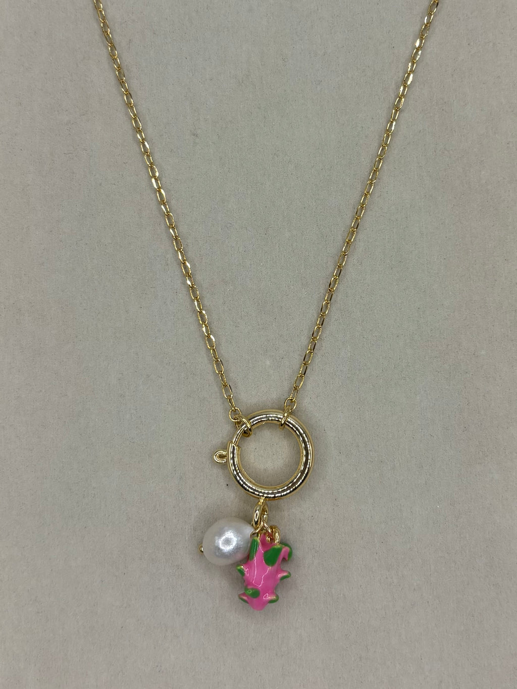 Collar con Charm de pitaya