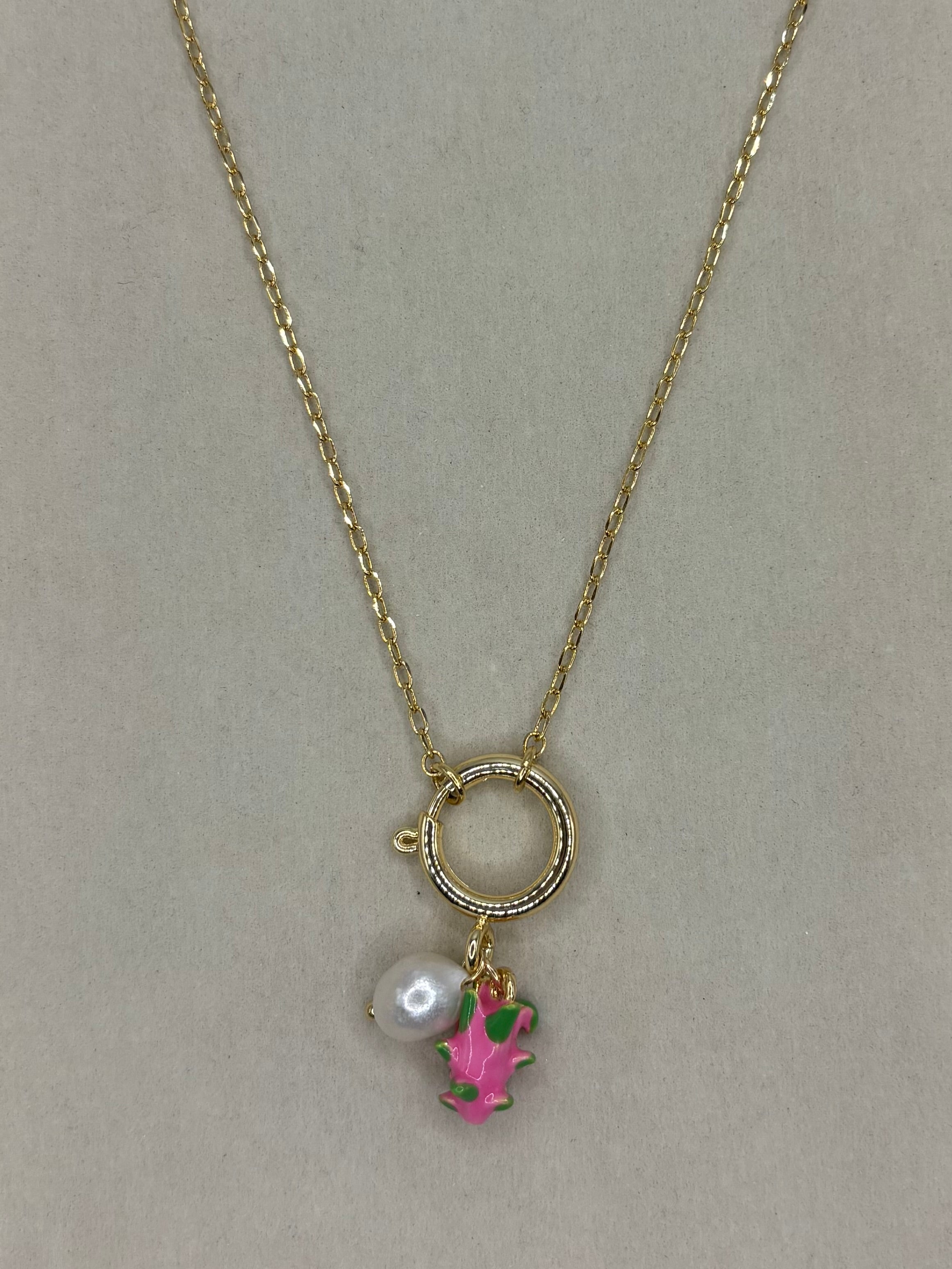 Collar con Charm de pitaya