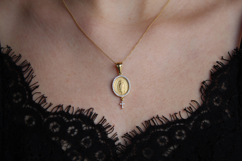 Medalla Guadalupe con diamantes