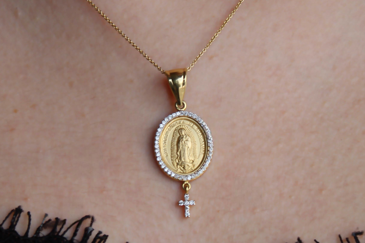 Medalla Guadalupe con diamantes