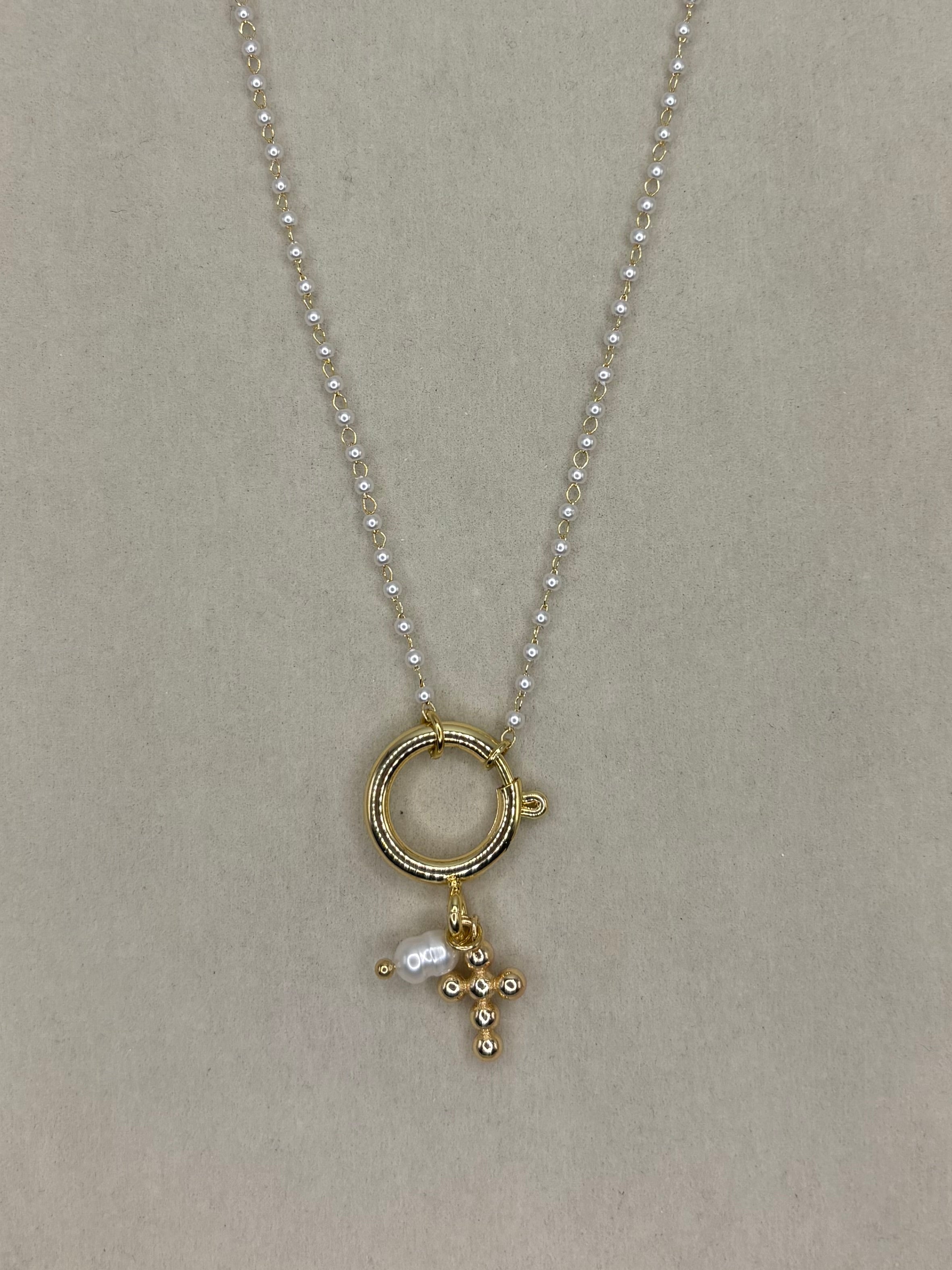Collar con Charm de cruz