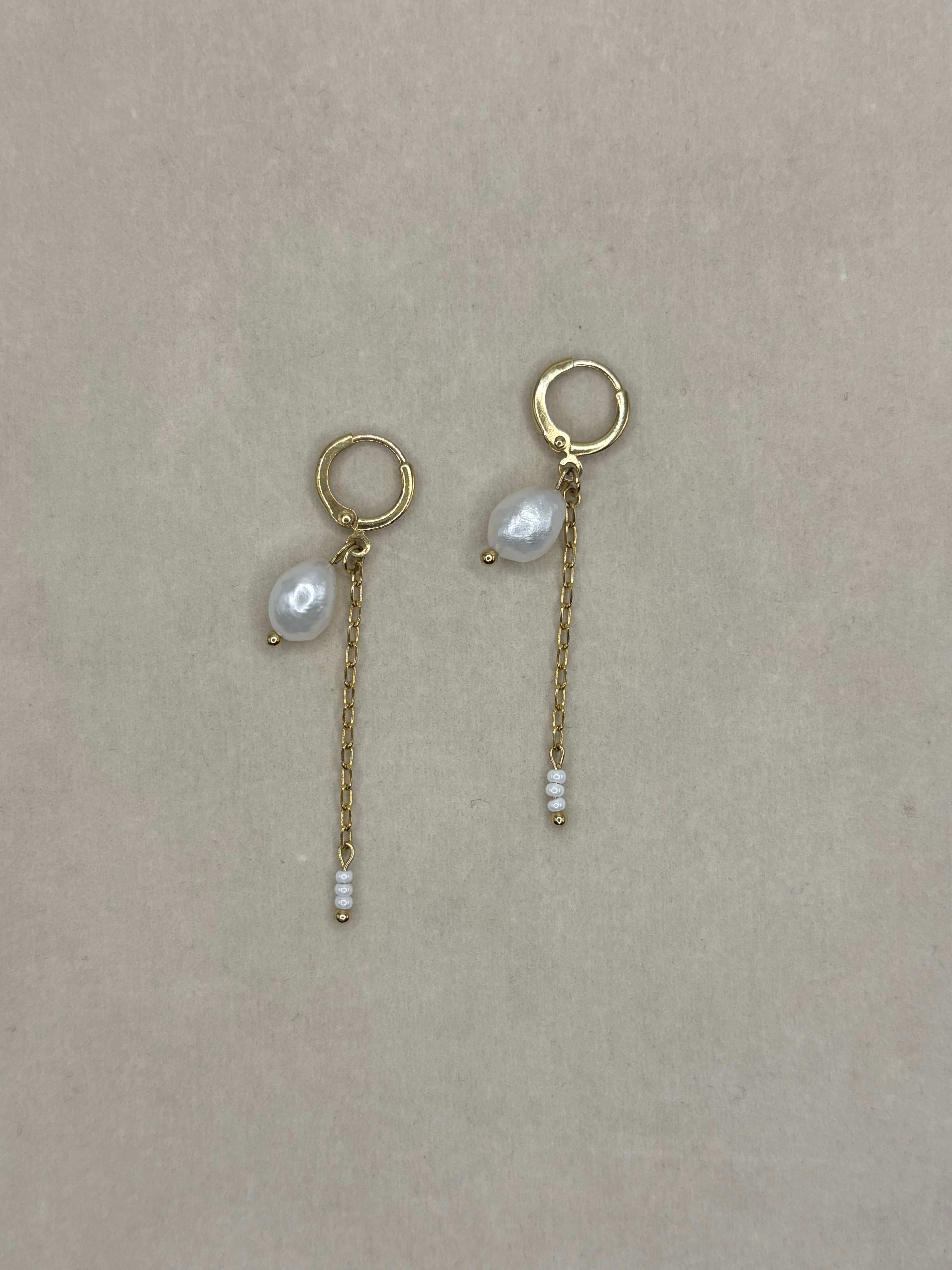 Aretes cadena colgante con perla solitaria